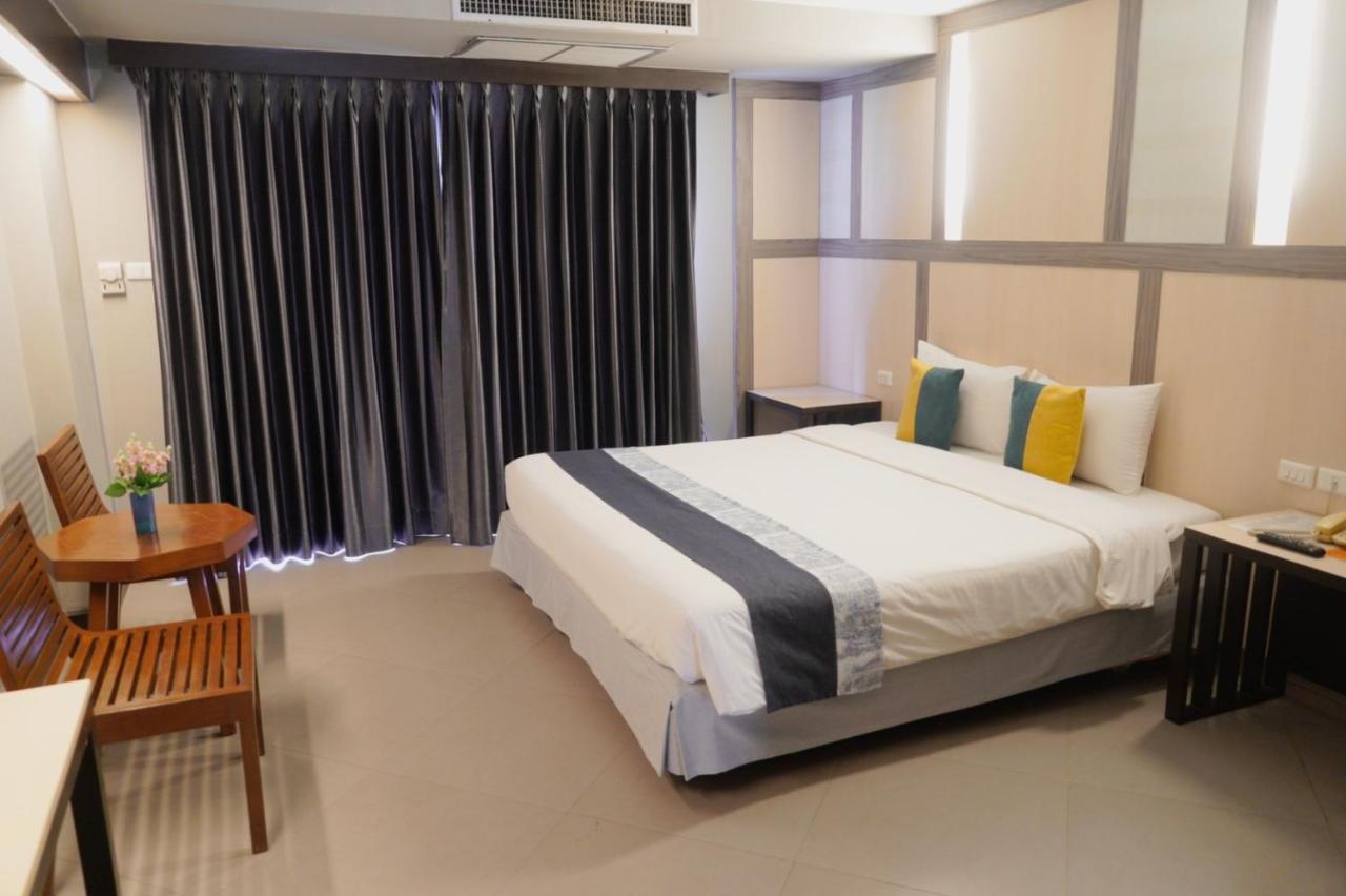 Sea Breeze Jomtien Resort Pattaya Buitenkant foto
