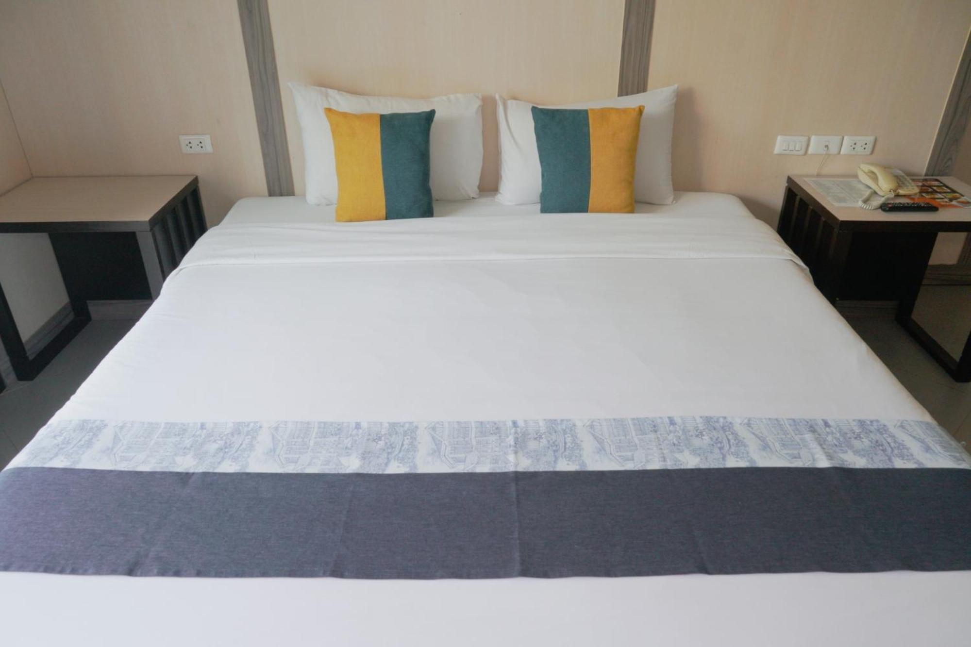 Sea Breeze Jomtien Resort Pattaya Buitenkant foto